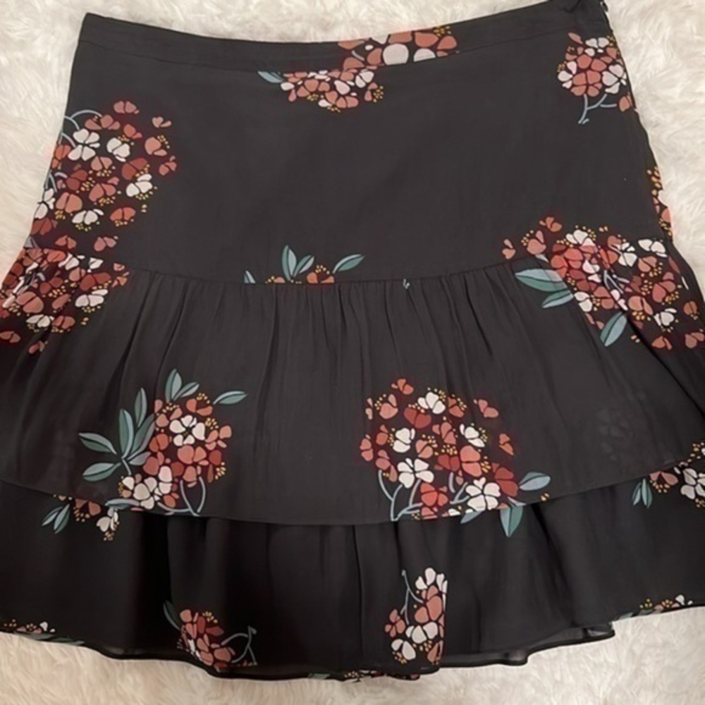 LOFT ruffled skirt - size 8